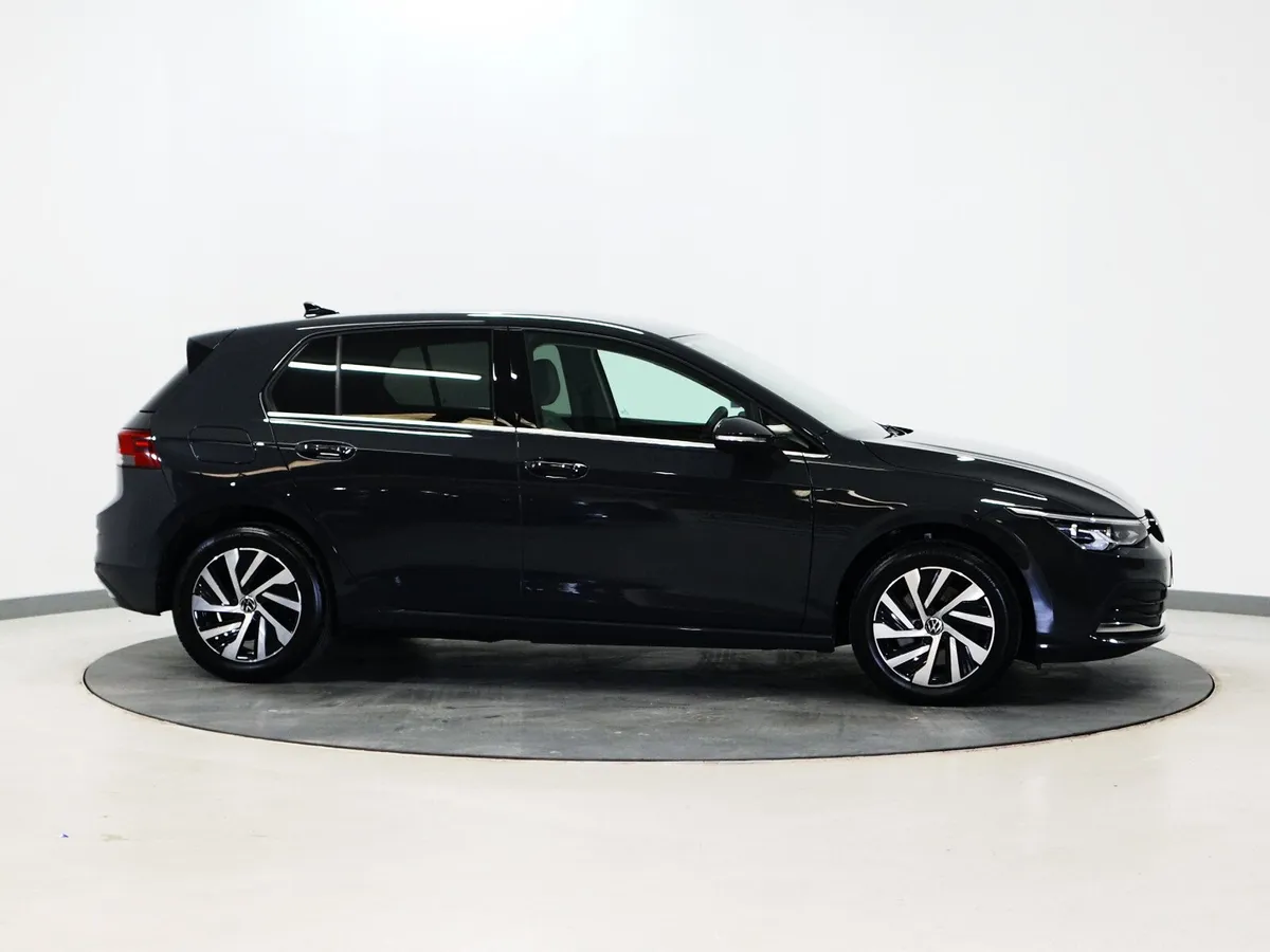 *21* 2023 Volkswagen Golf STYLE HYBRID AUTO - Image 3