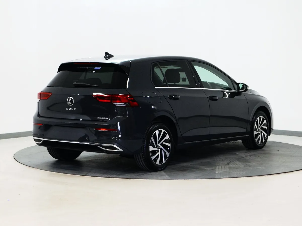 *21* 2023 Volkswagen Golf STYLE HYBRID AUTO - Image 4