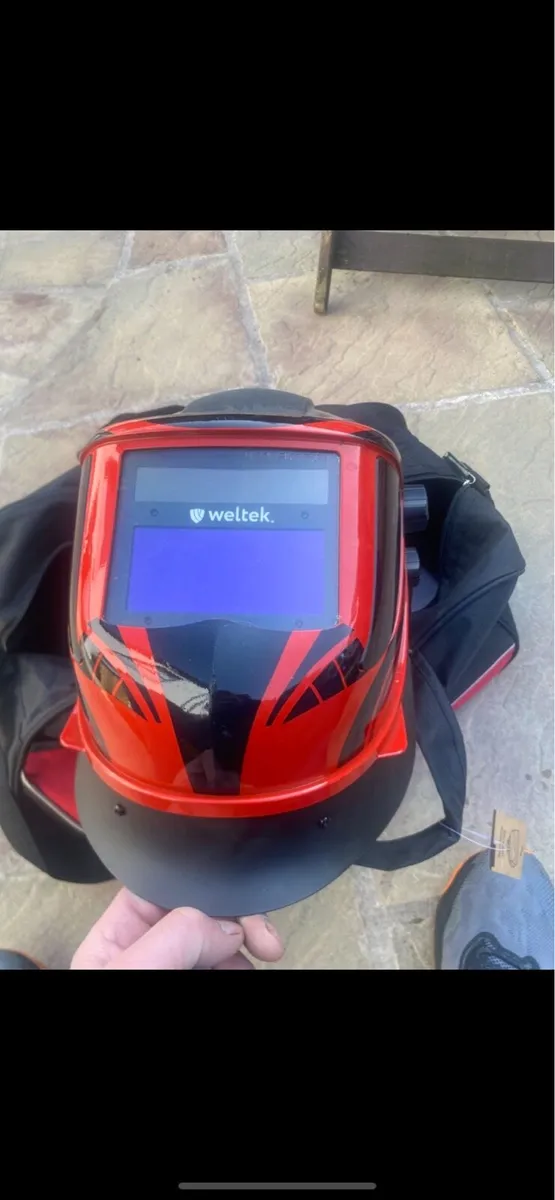 Air fed welding shield - Image 1