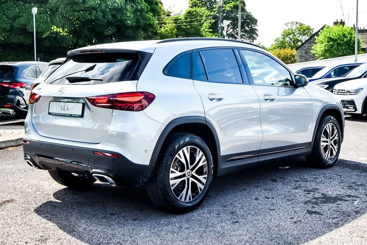 Mercedes-Benz GLA-Class 180d Progressive Night Pa - Image 2