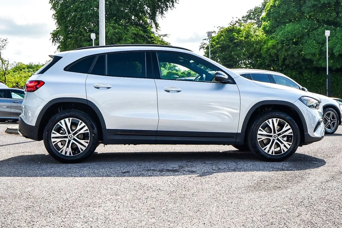 Mercedes-Benz GLA-Class 180d Progressive Night Pa - Image 3