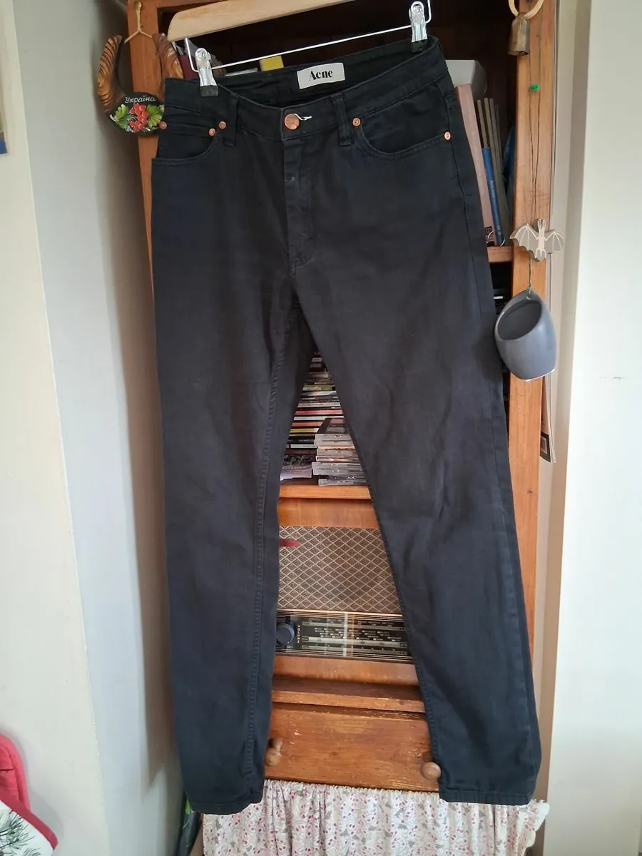 Jeans and runners - Image 1