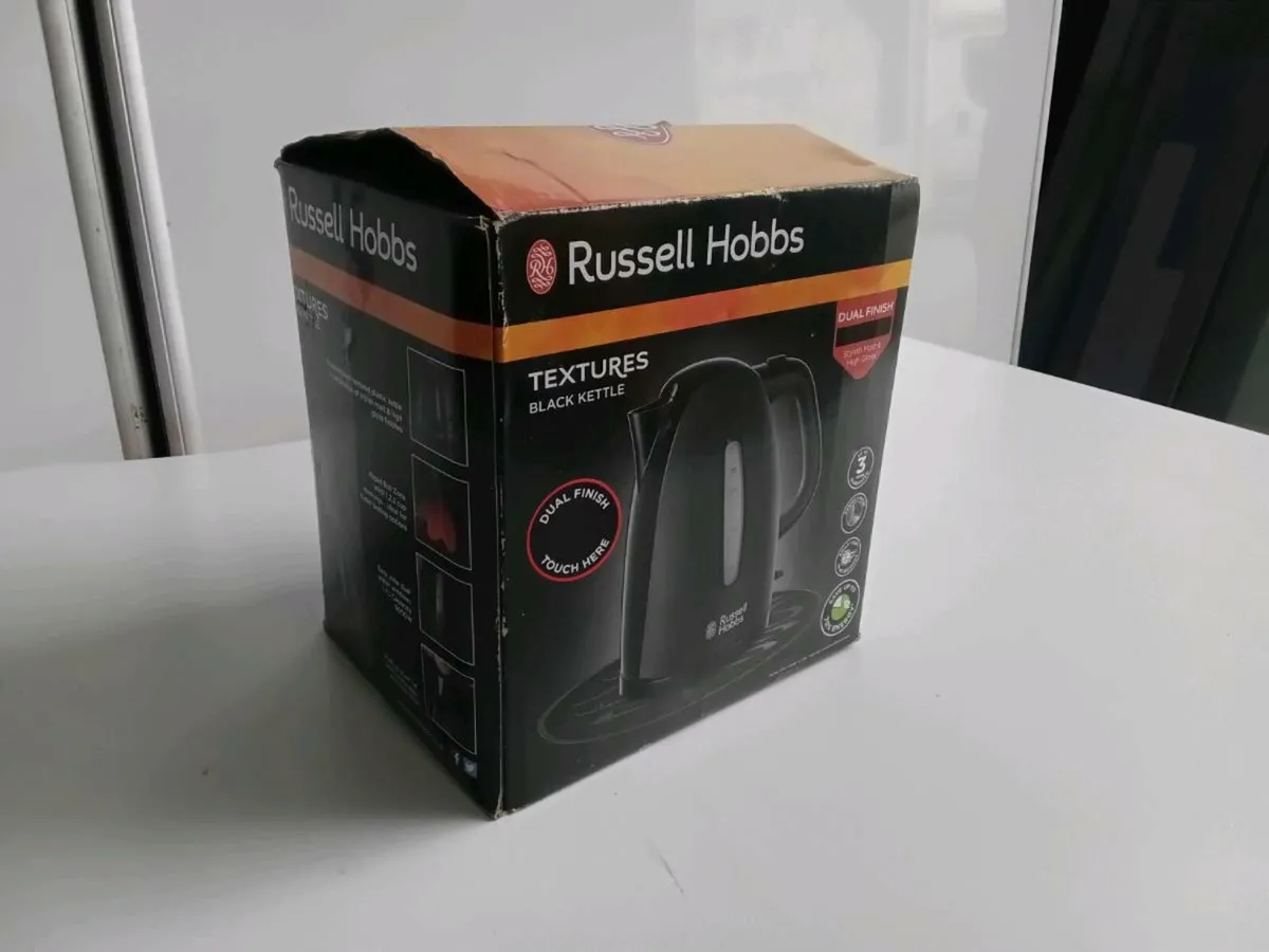 Russell Hobbs 1.7LTR 3KW Jug Kettle- Black - Image 2