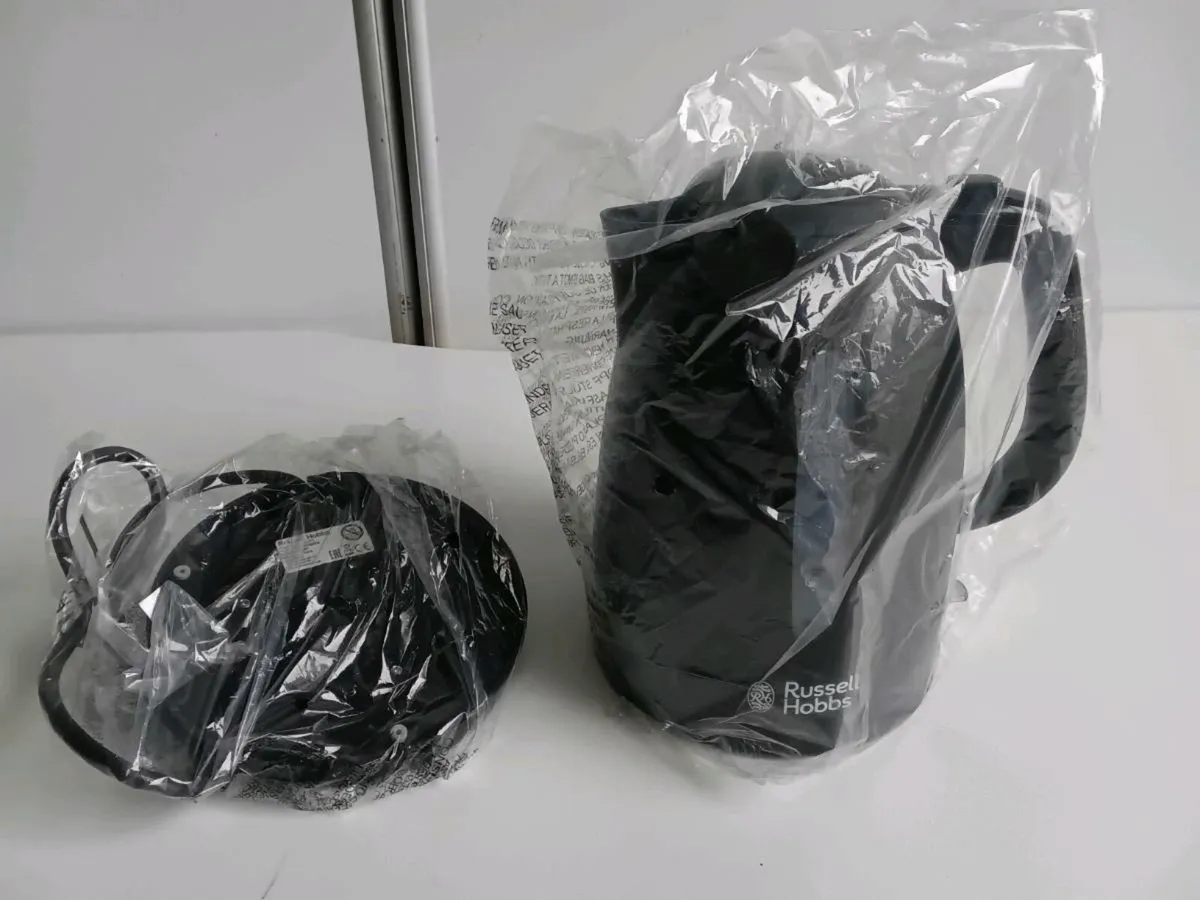 Russell Hobbs 1.7LTR 3KW Jug Kettle- Black - Image 3