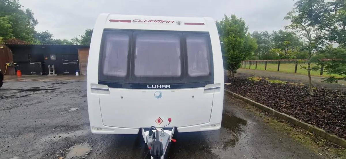 Lunar Clubman Sara fixed beds caravan - Image 3