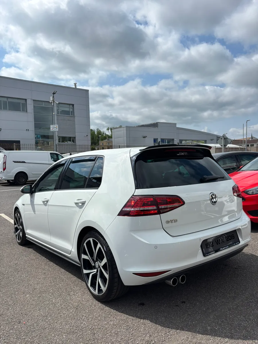 VOLKSWAGEN GOLF GTD 2.0 - Image 3