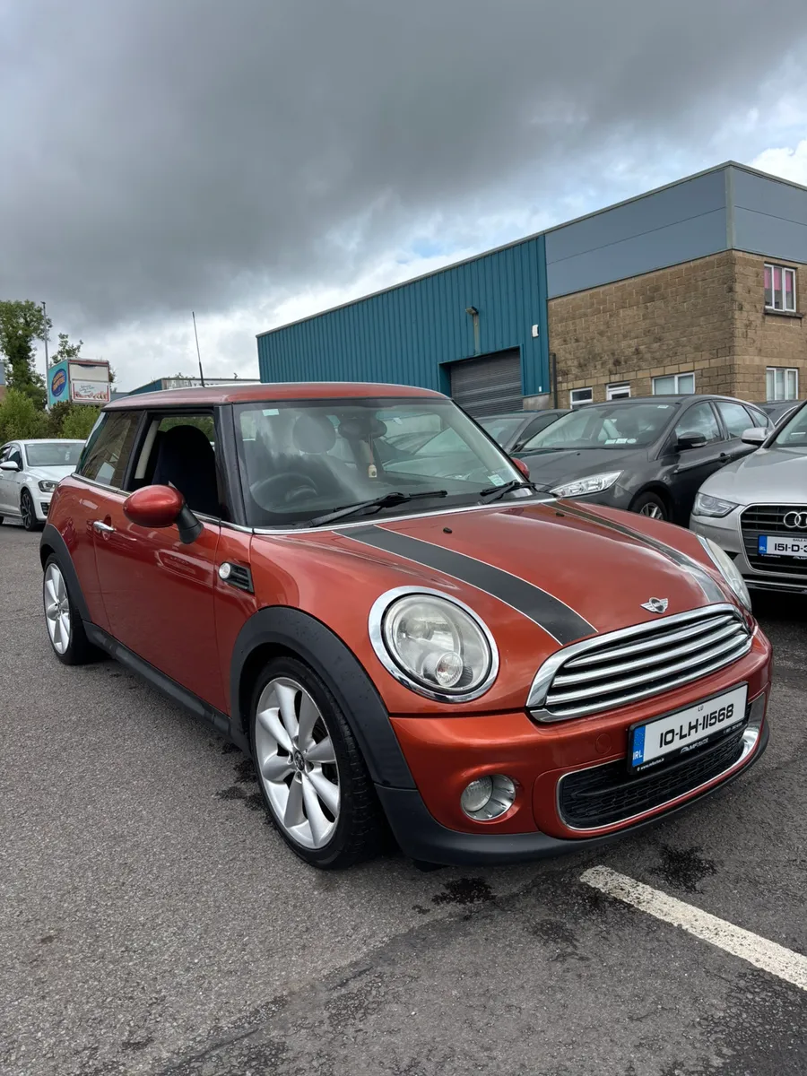 Mini Cooper 2010 - Image 2