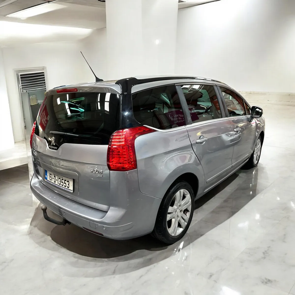 Peugeot 5008 1.6 Blue Hdi 120 Family Automatic - Image 2