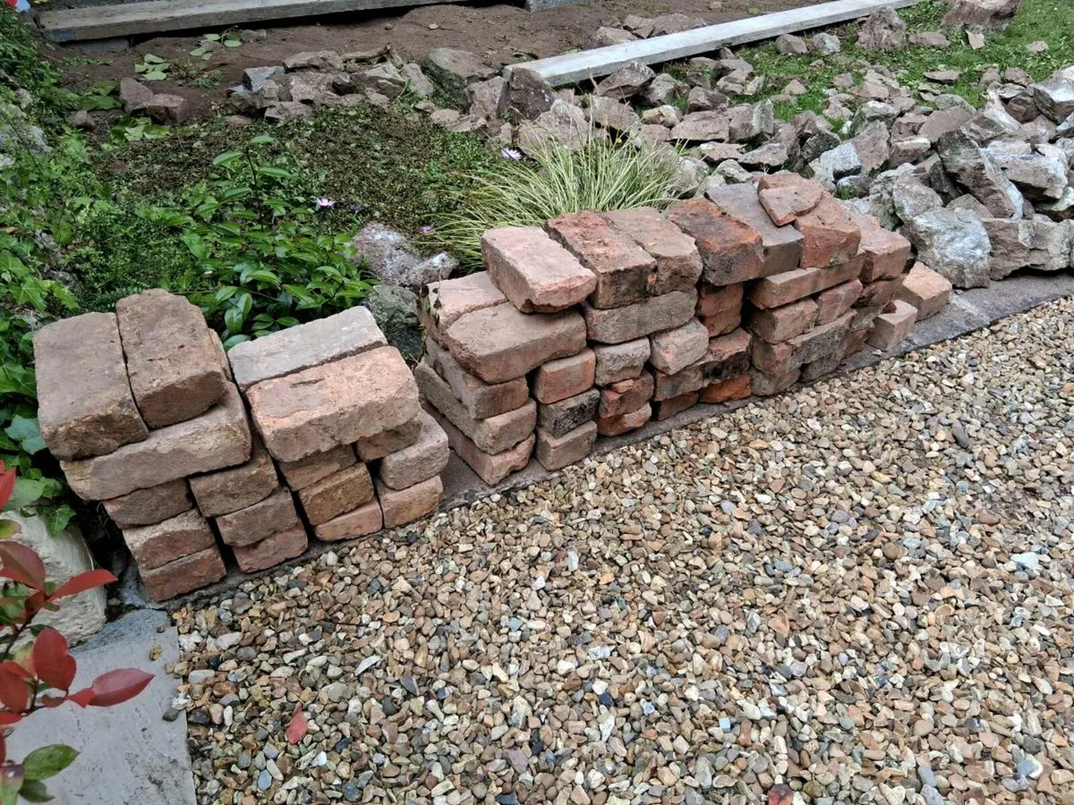 Old reclaimed brick - - Image 1