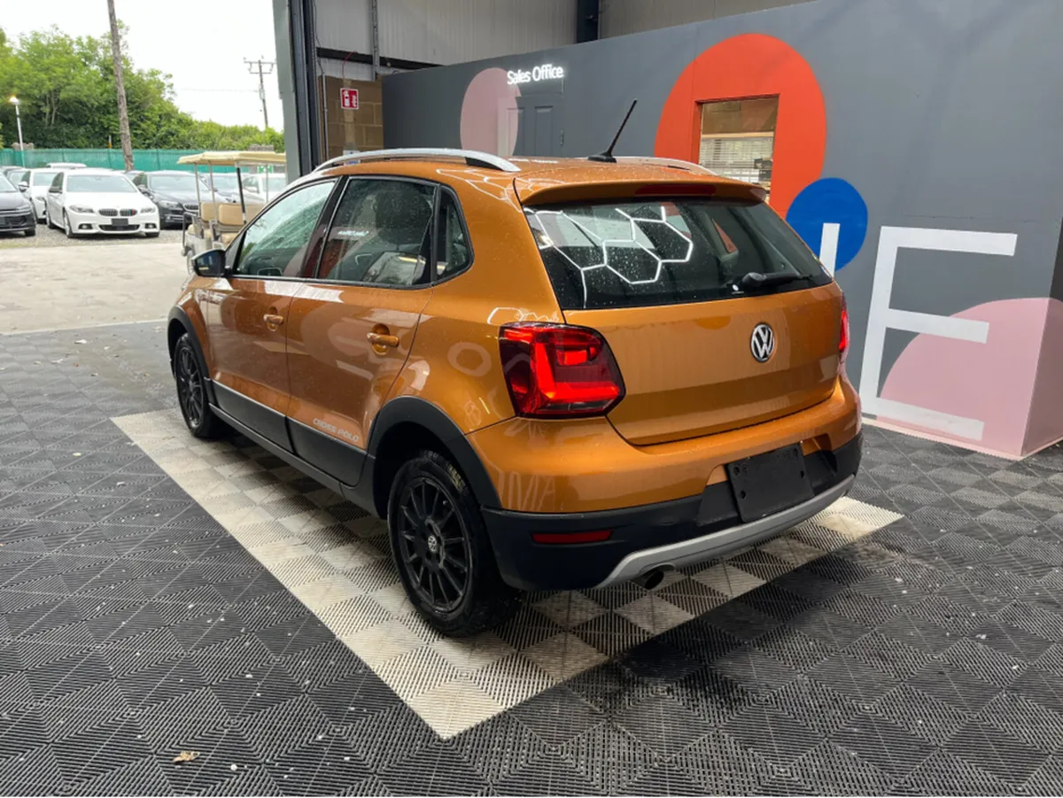 Volkswagen Polo POLO CROSS AUTOMATIC / 1.2 PETROL - Image 4