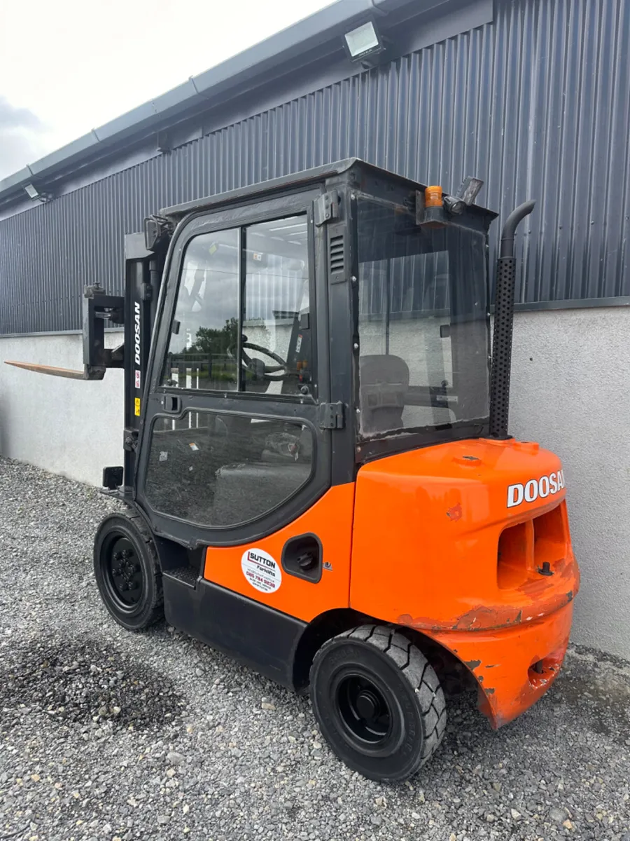 2016 Doosan 3 Ton Forklift - Image 2
