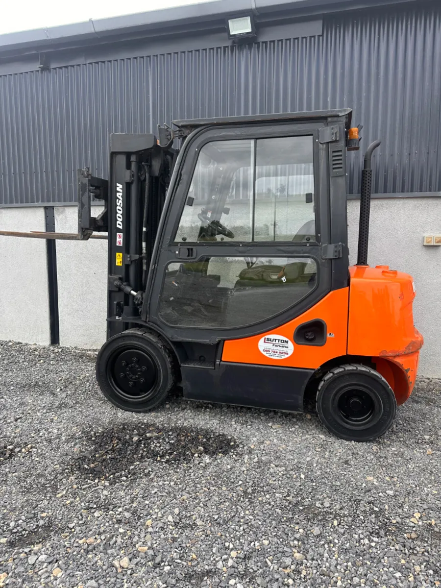 2016 Doosan 3 Ton Forklift - Image 1