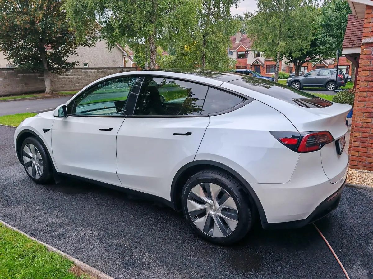 Tesla Model Y Long Range Dual Motor AWD - Image 3