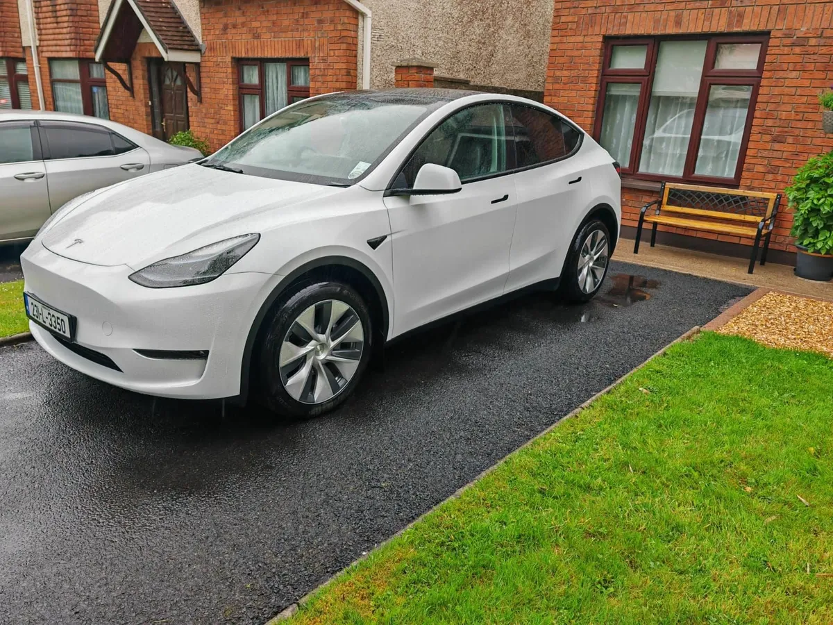 Tesla Model Y Long Range Dual Motor AWD - Image 4
