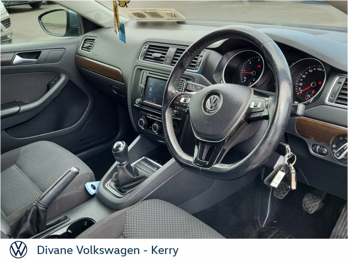Volkswagen Jetta Comfortline 2.0 TDI 110 BHP - Image 2