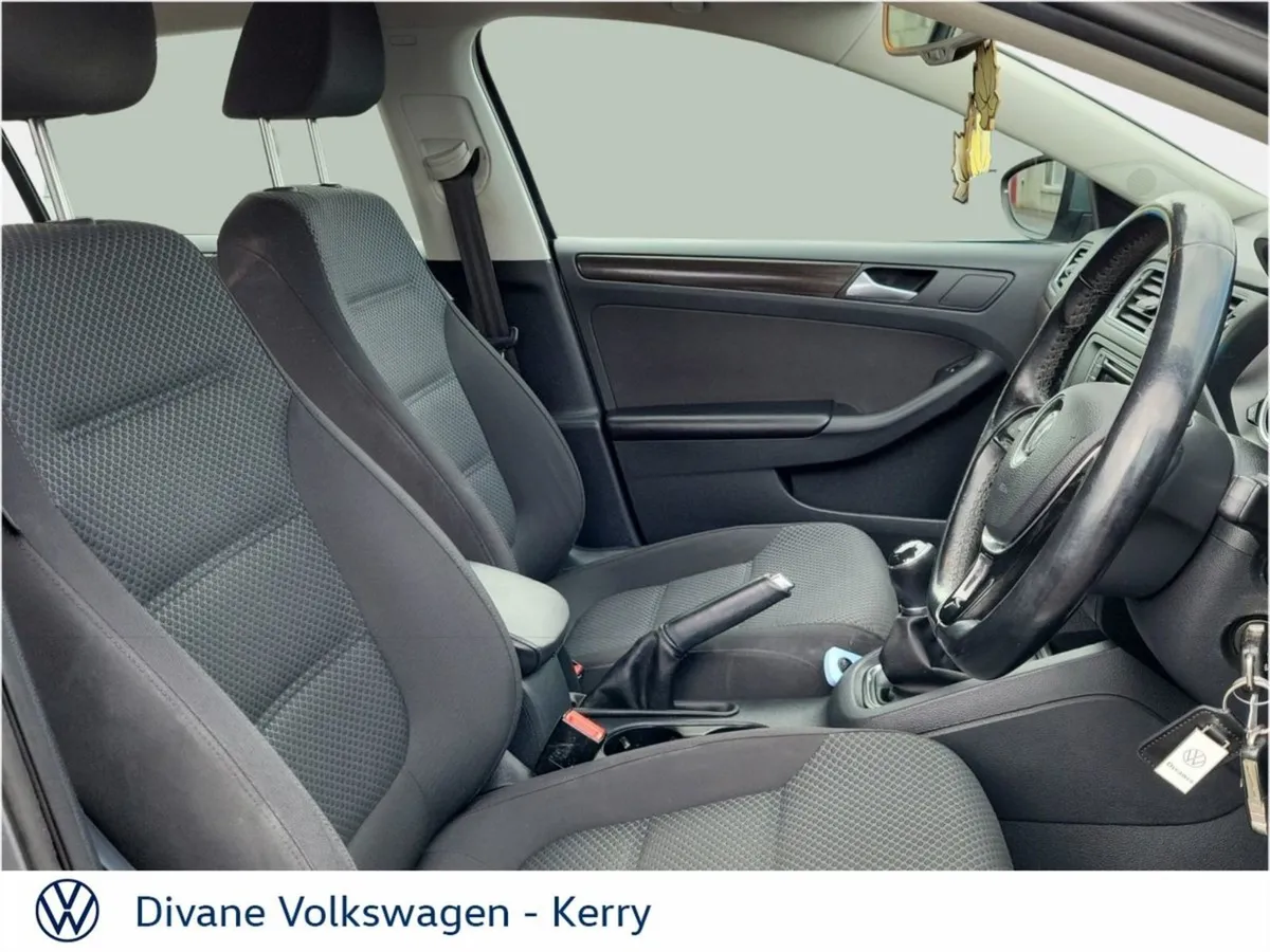 Volkswagen Jetta Comfortline 2.0 TDI 110 BHP - Image 4