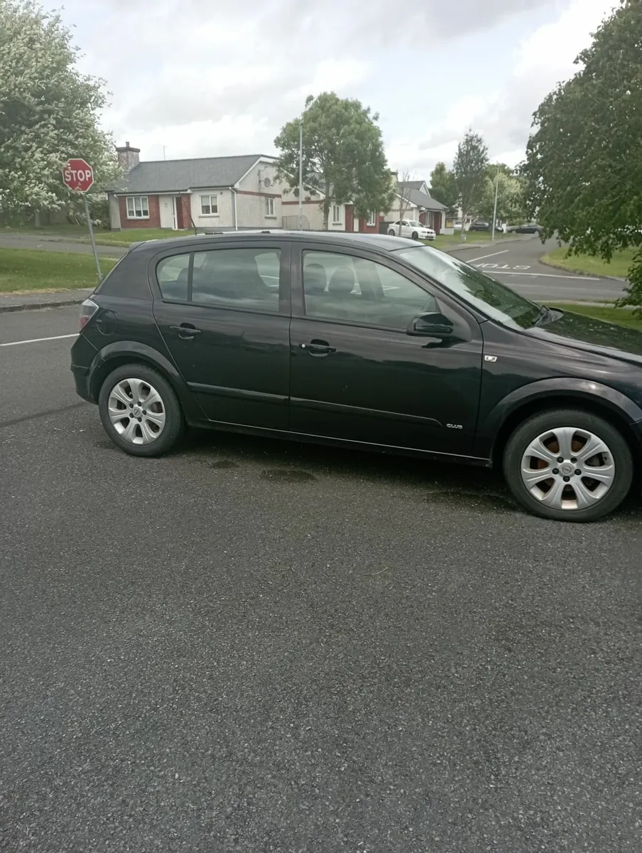 Opel Astra 2010 - Image 1