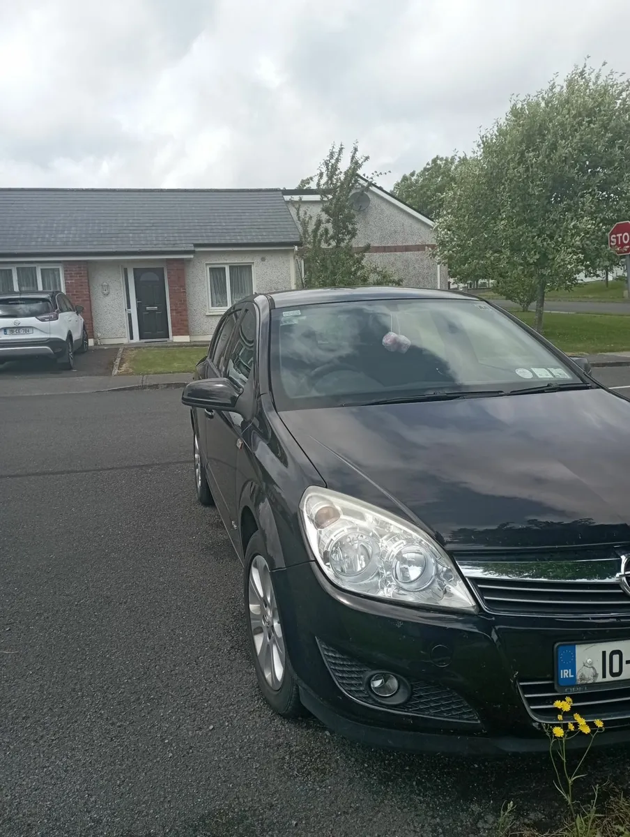 Opel Astra 2010 - Image 2