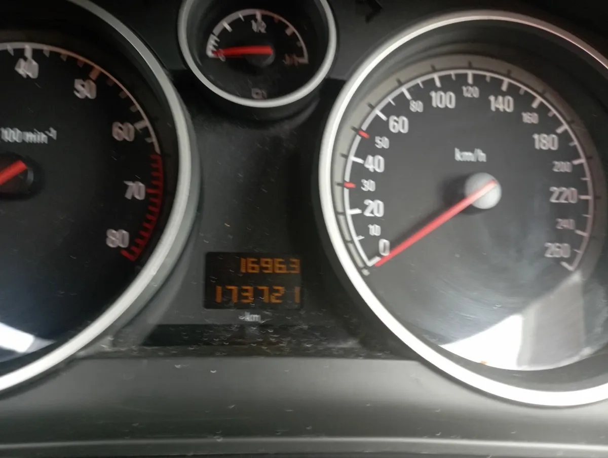 Opel Astra 2010 - Image 3