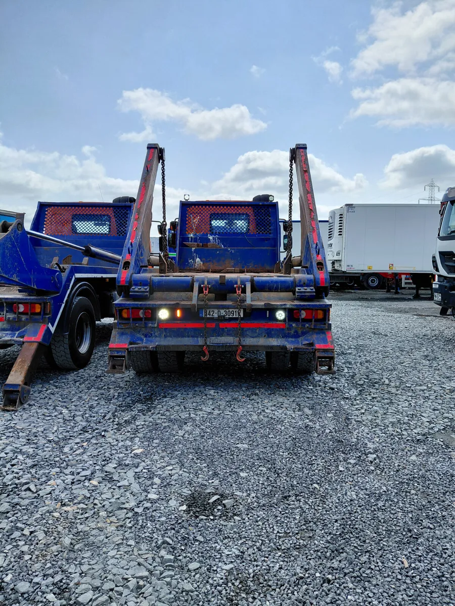 DAF LF Skip Loader - Image 4
