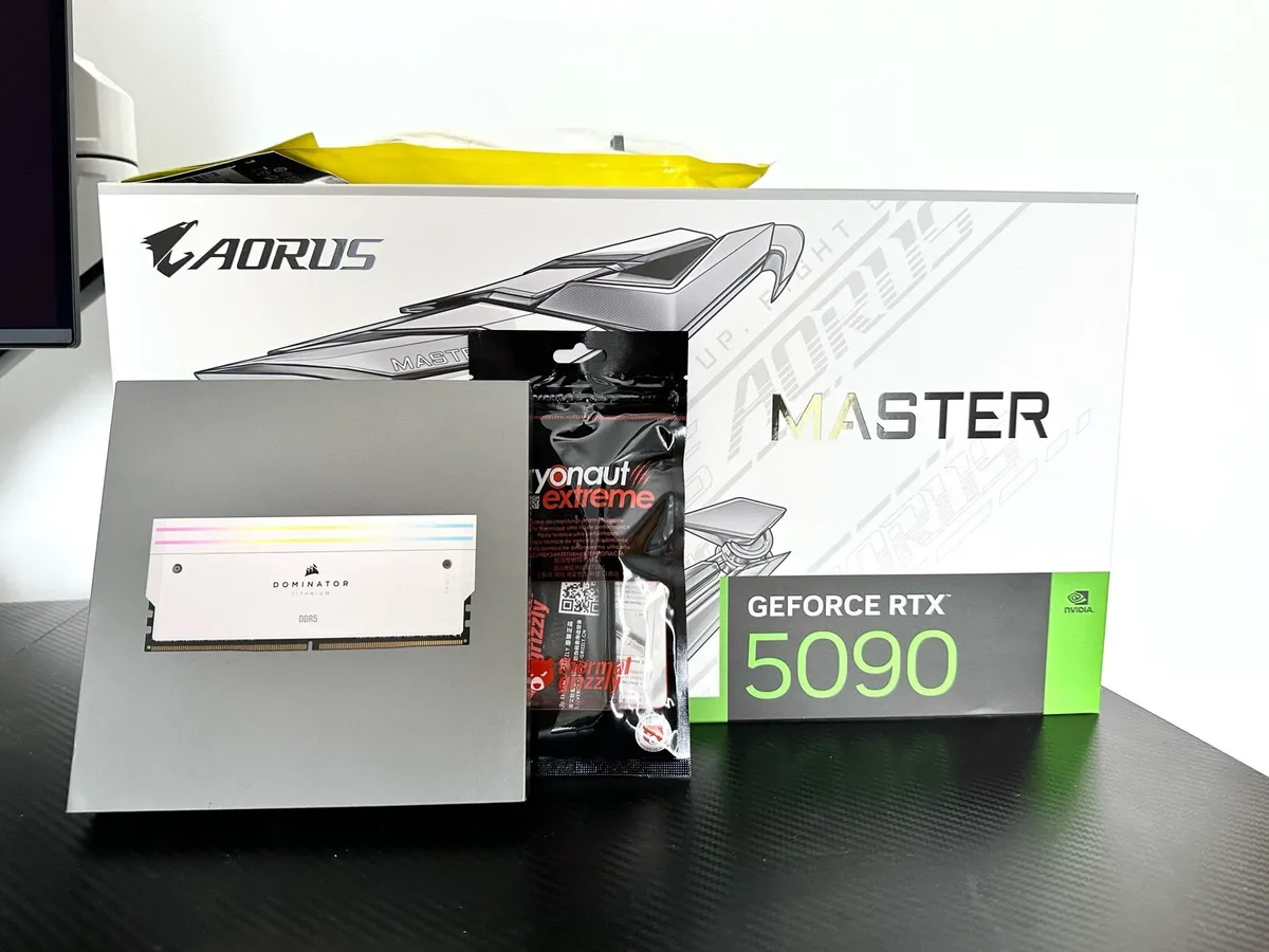 RTX 5090 AORUS MASTER ICE 32G + Extras - Image 1