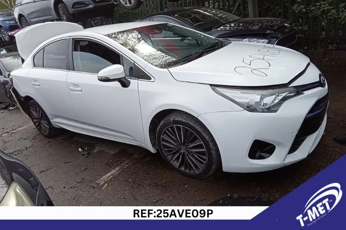 2017 TOYOTA AVENSIS BREAKING FOR PARTS - Image 1