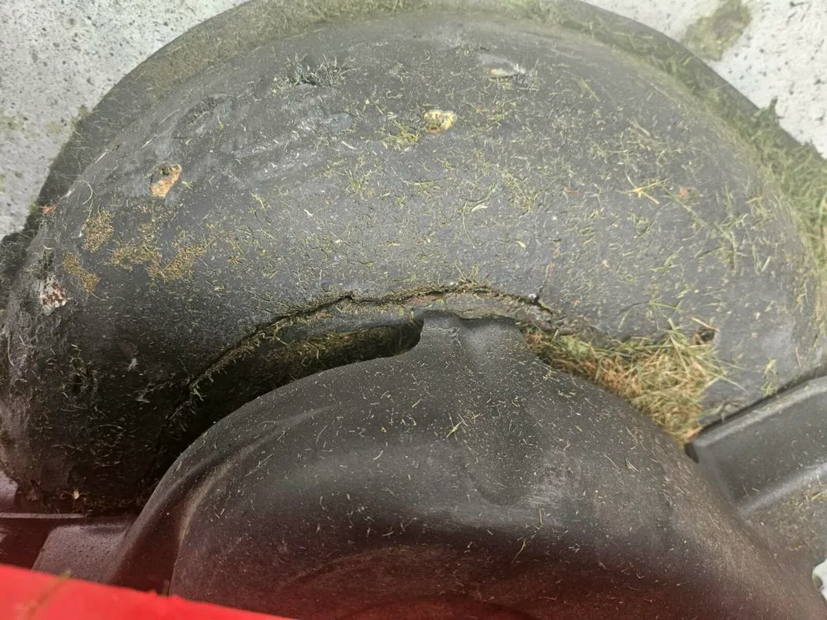 Ride on mower - Image 2