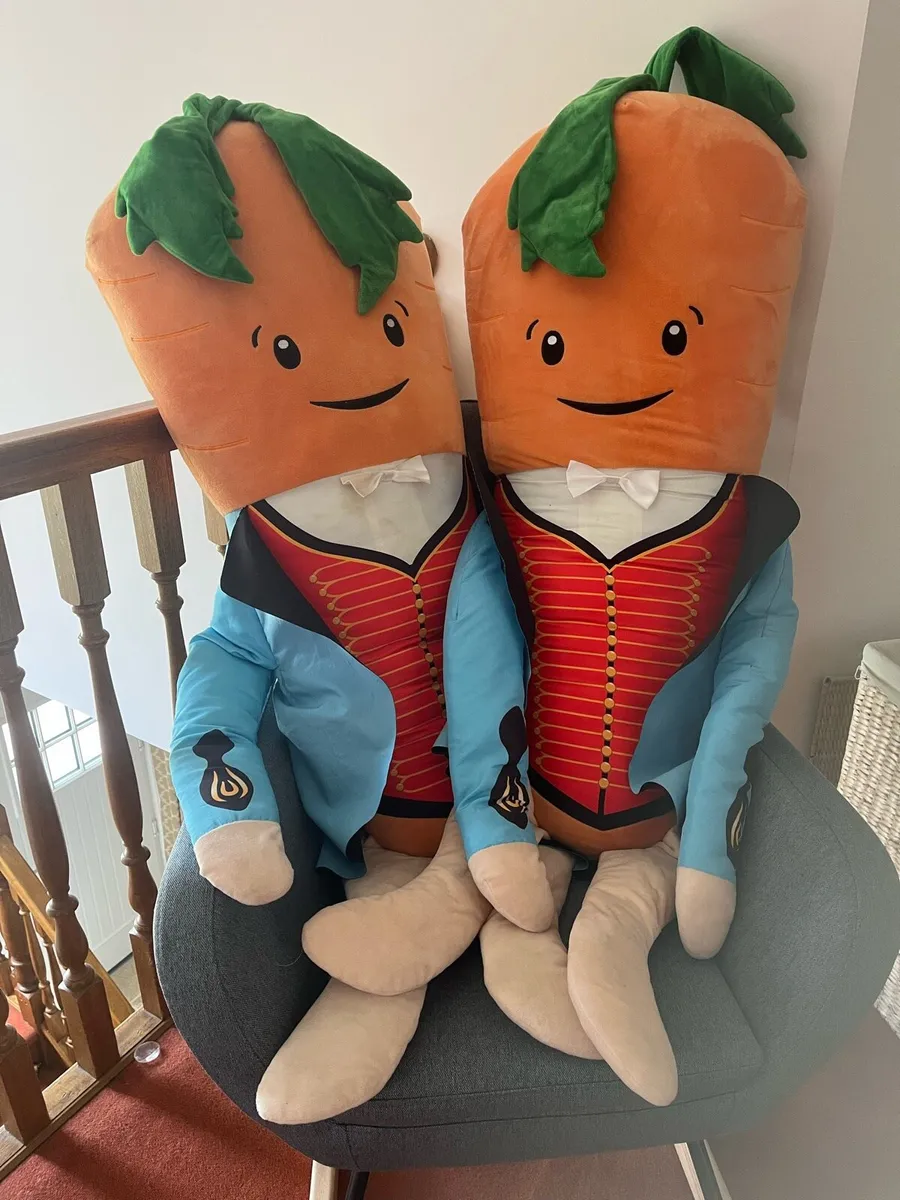 2 Giant Kevin the Carrot - Image 1