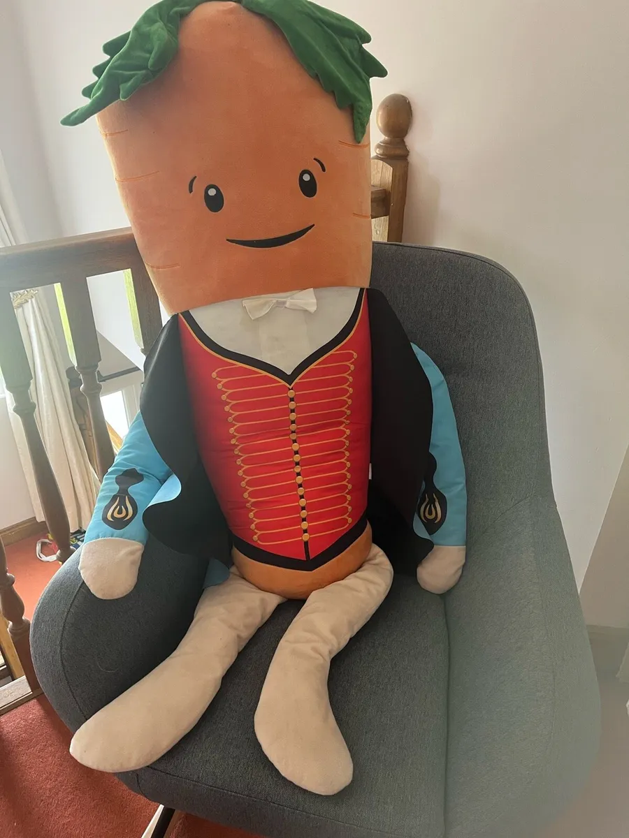 2 Giant Kevin the Carrot - Image 2