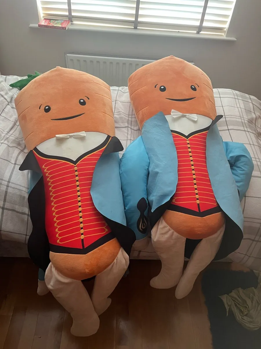 2 Giant Kevin the Carrot - Image 3