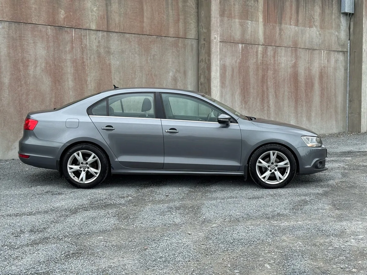 Vw Jetta New NCT! Highline Auto - Image 3