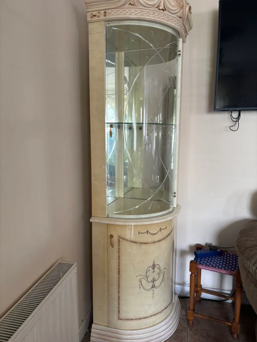 Top Quality Italian Furniture - Image 4
