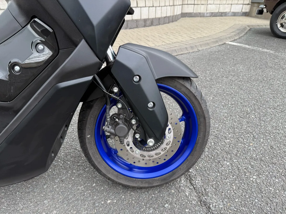 2025 Yamaha NMax 125 - Image 2