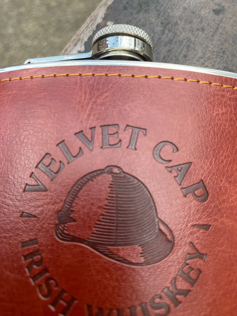 Velvet Cap Irish Whiskey Hip Flask - Image 2