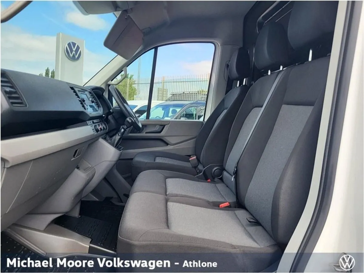 Volkswagen Crafter 30 MWB 2.0tdi 140BHP 5DR - Image 4