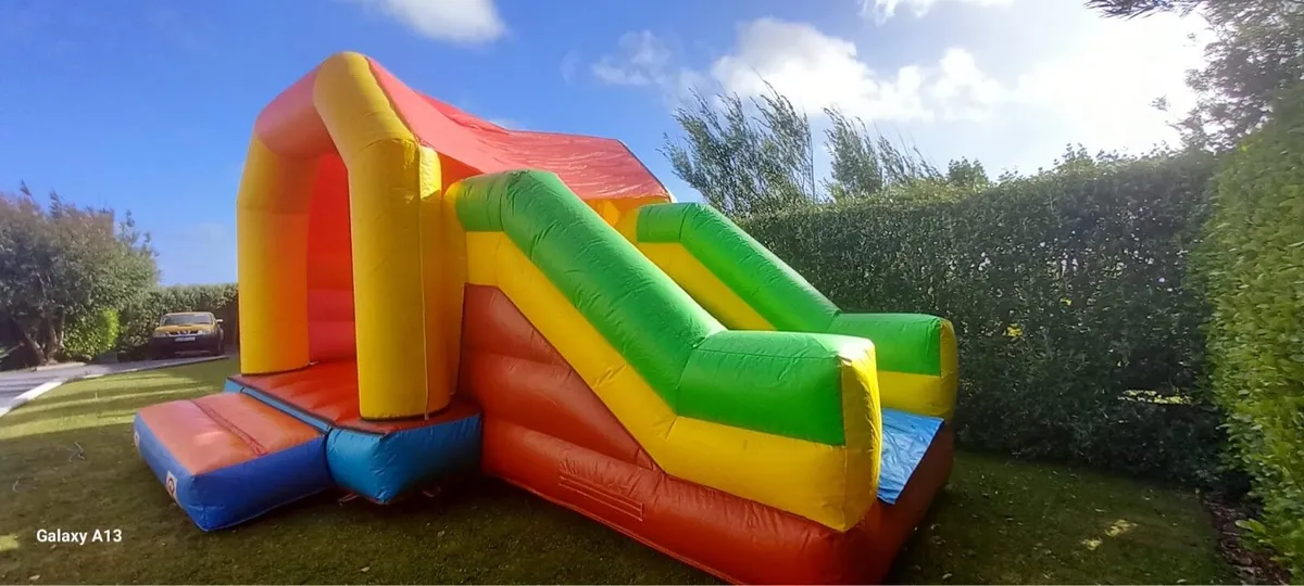Bouncy castle - Image 1