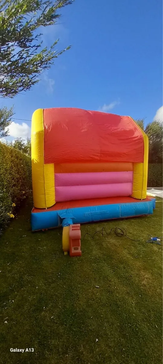 Bouncy castle - Image 2