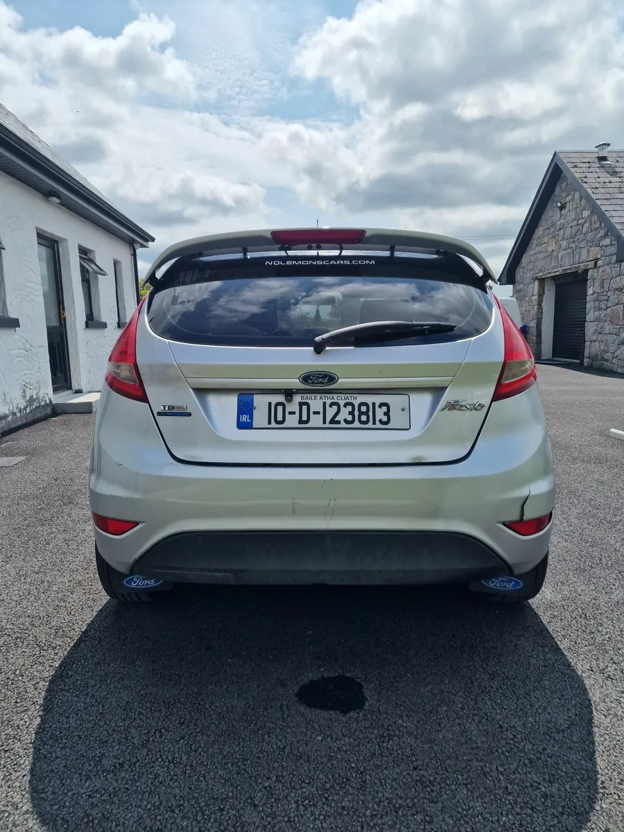 Ford Fiesta 2010 - Image 2