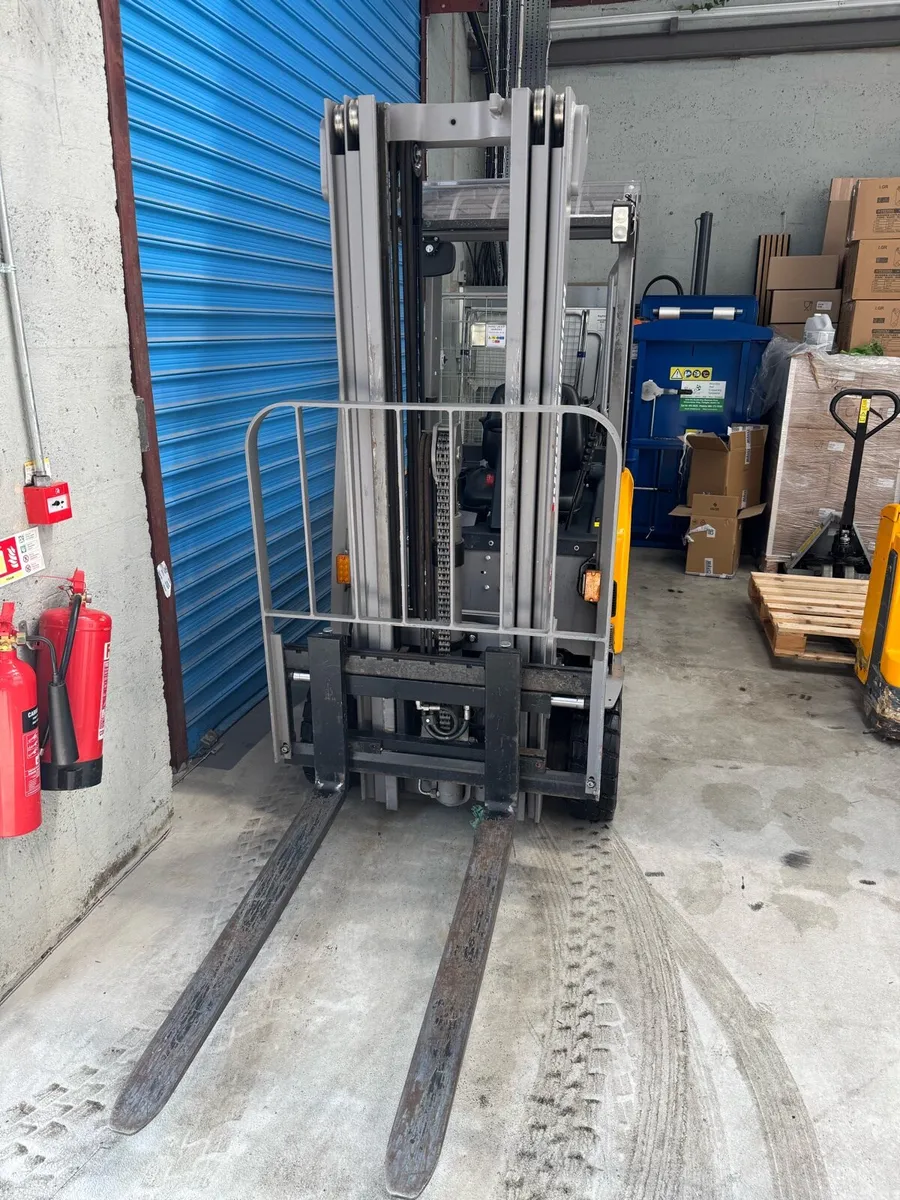Forklift and palletrucks - Image 2