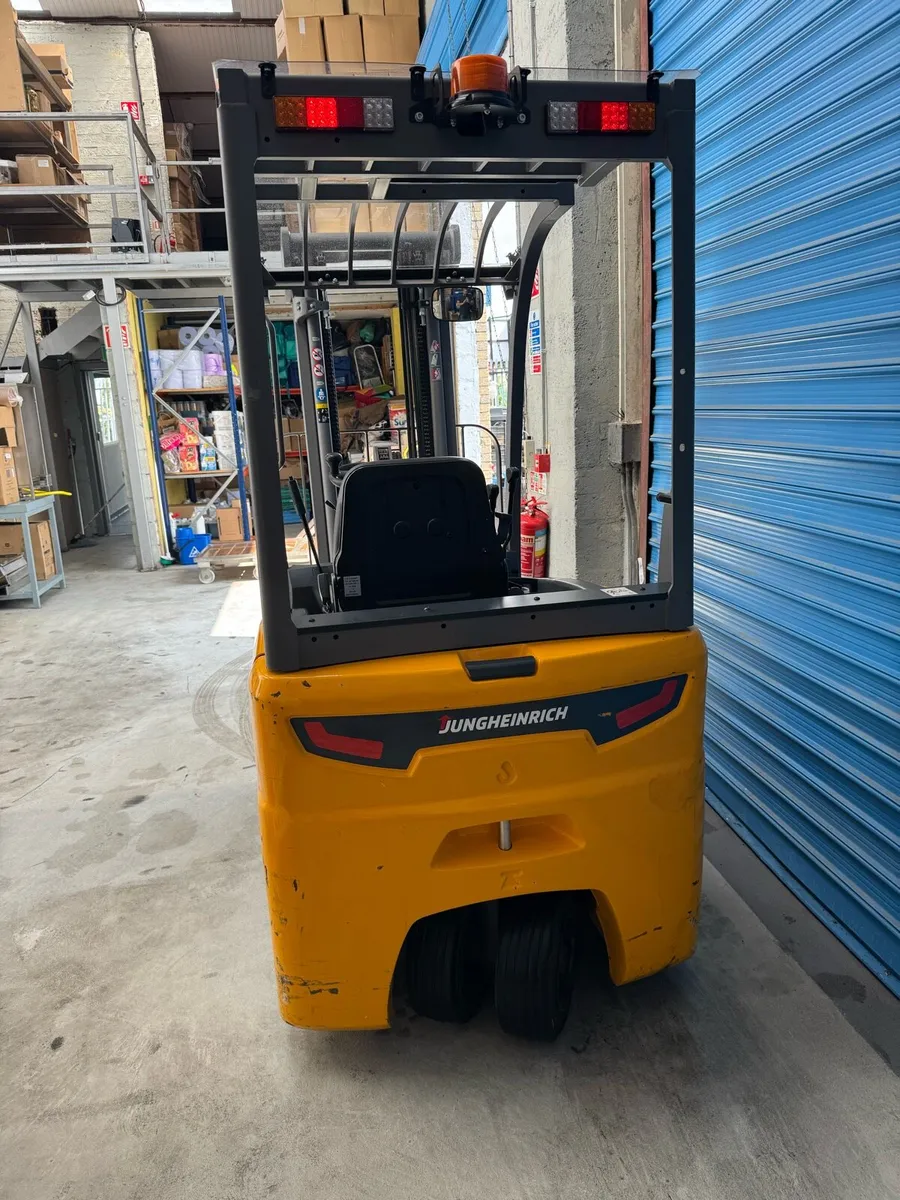 Forklift and palletrucks - Image 3