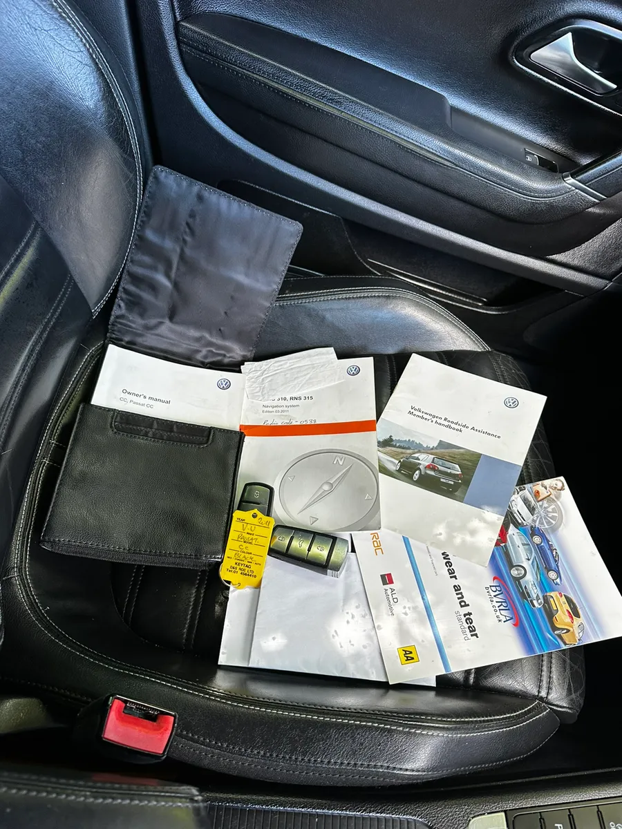 VOLKSWAGEN PASSAT CC - Image 2