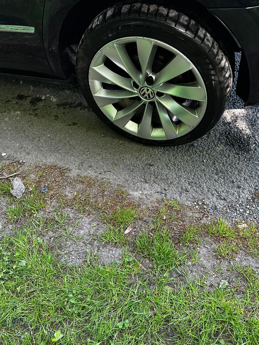 VOLKSWAGEN PASSAT CC - Image 3