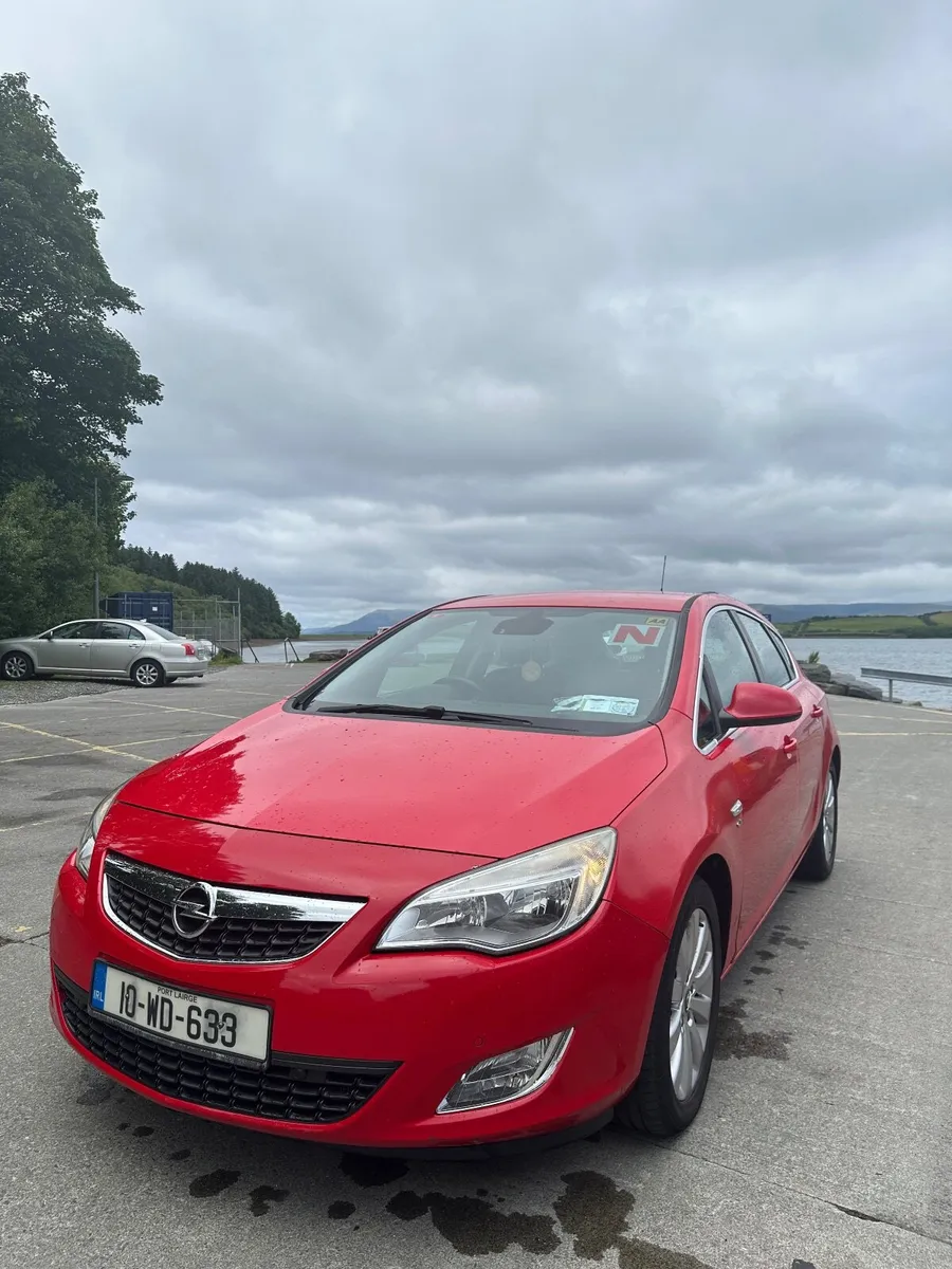 1.7L Opel Astra Elite 2010 - Image 1