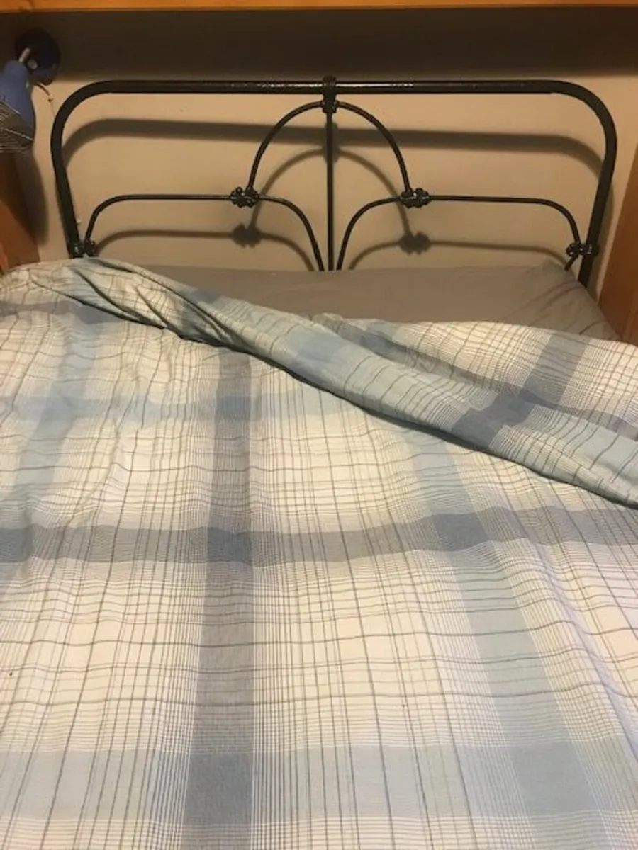 Cast iron black bed 4 x 6 feet - Image 2