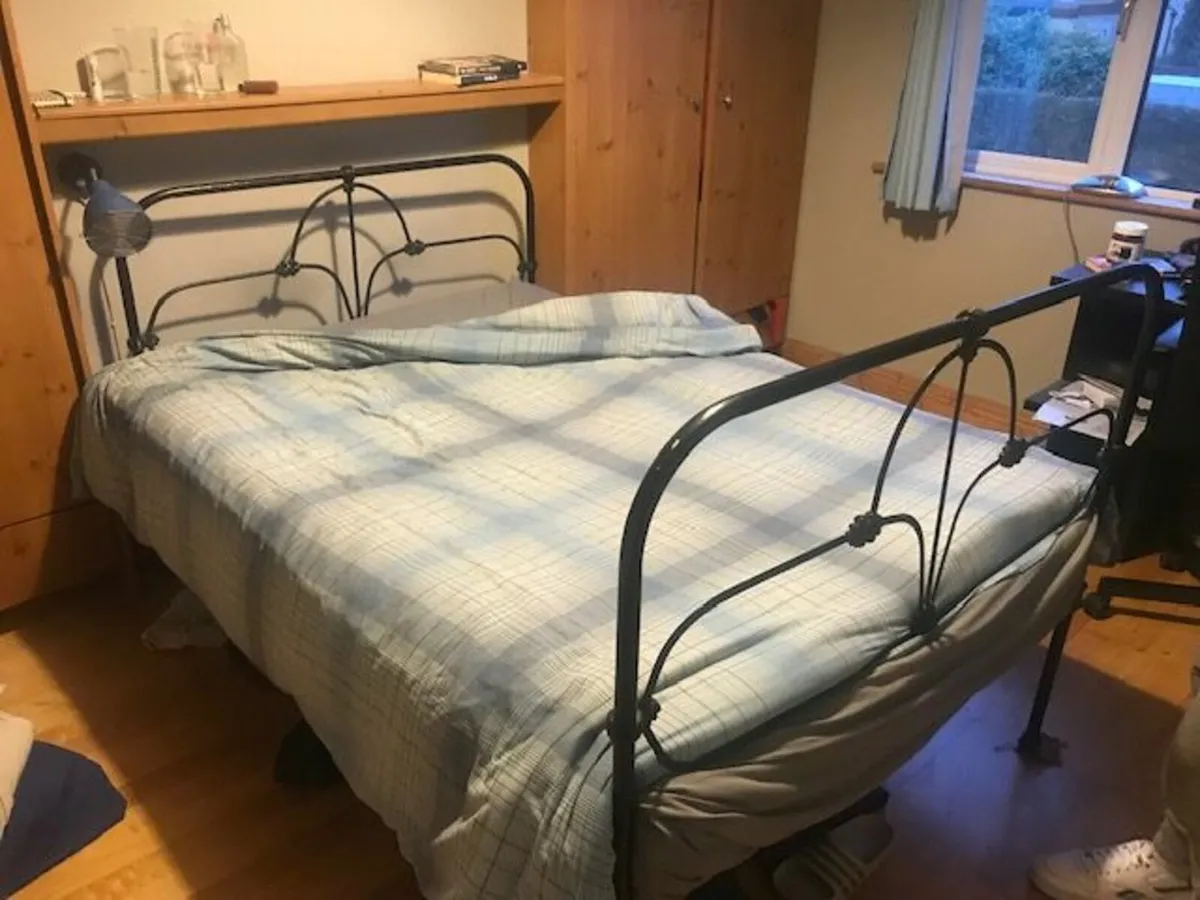 Cast iron black bed 4 x 6 feet - Image 1