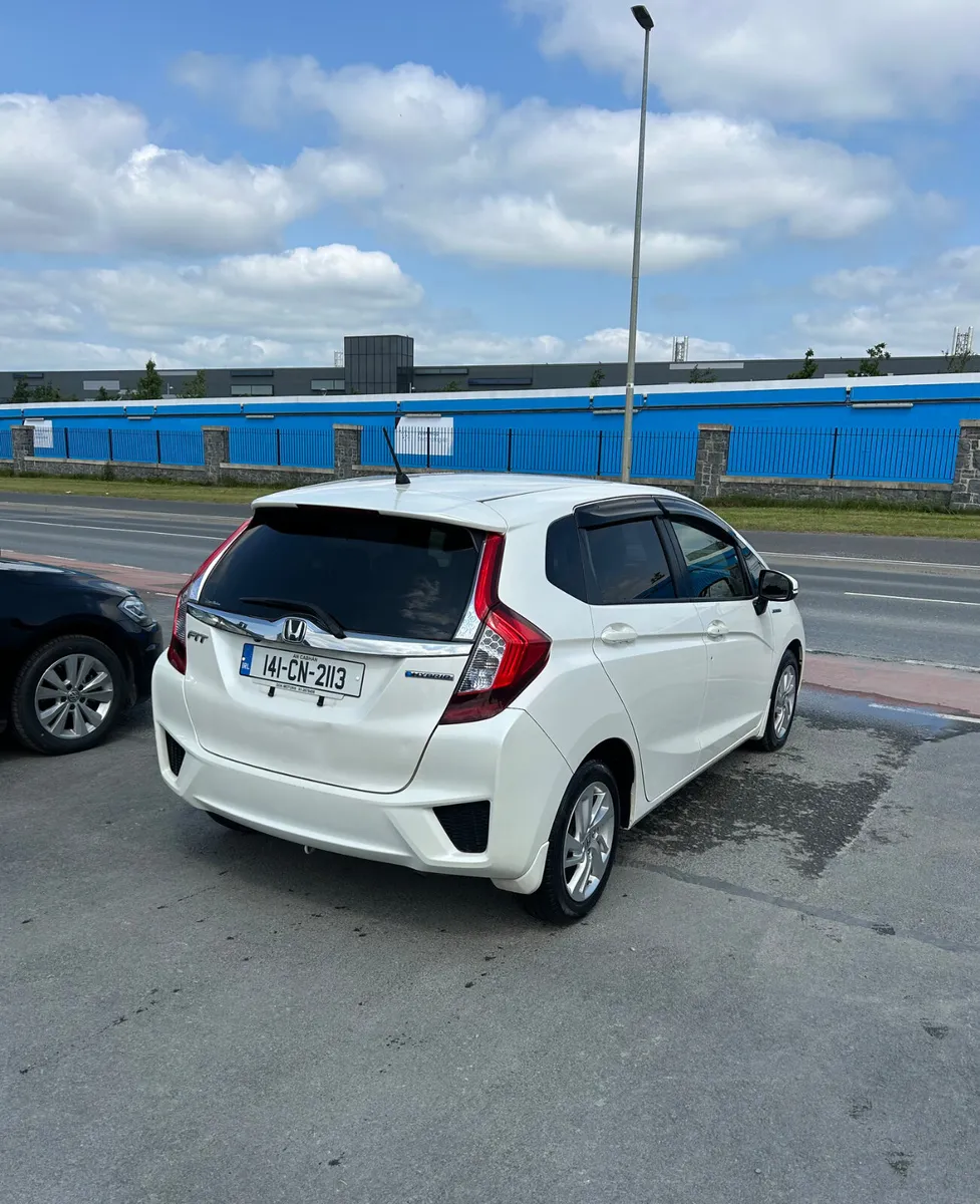 2014 Honda Fit (jazz) 1.5 hybrid LOW KMS - Image 4