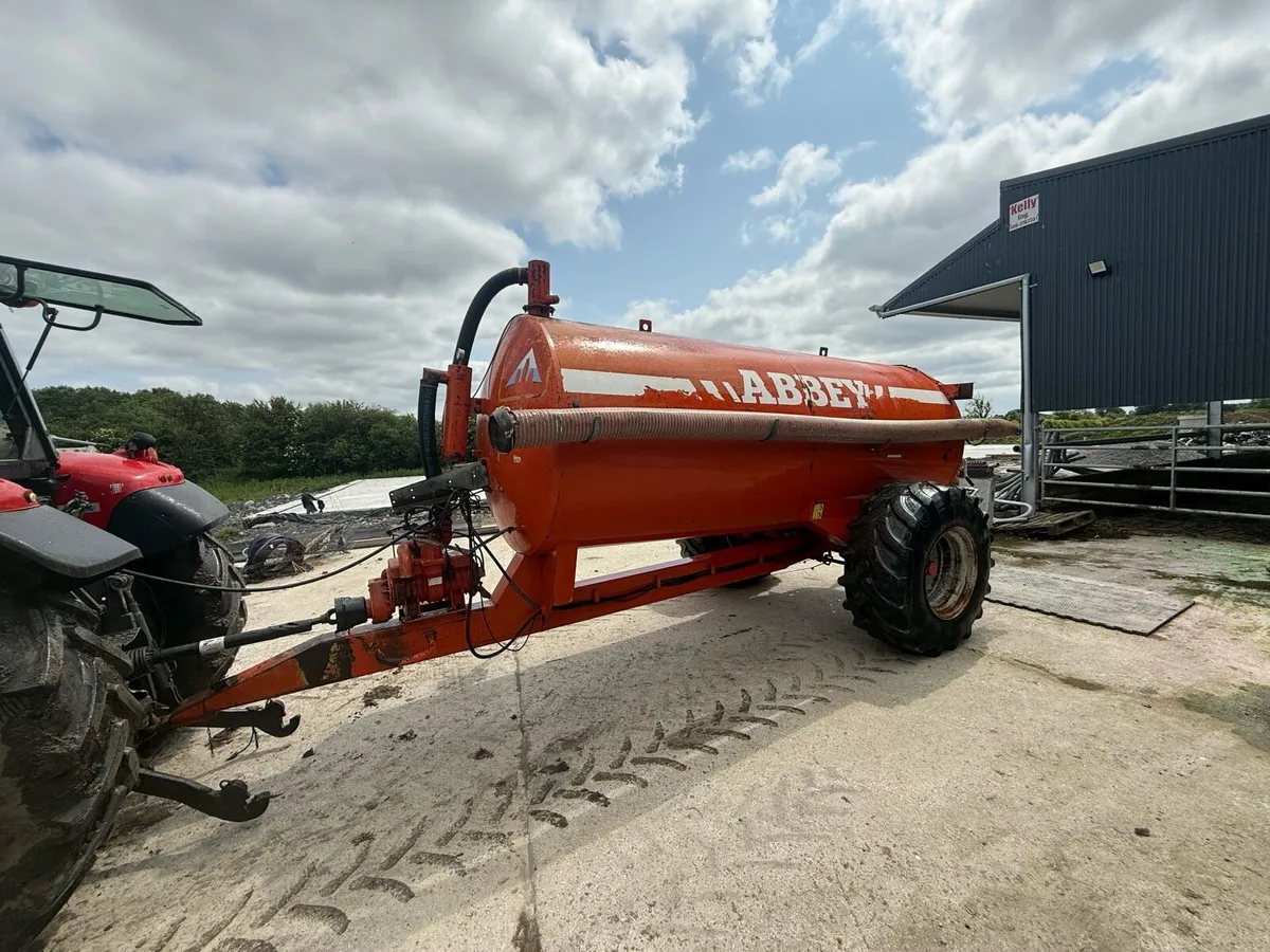 1600 GALLON ABBEY TANKER - Image 2