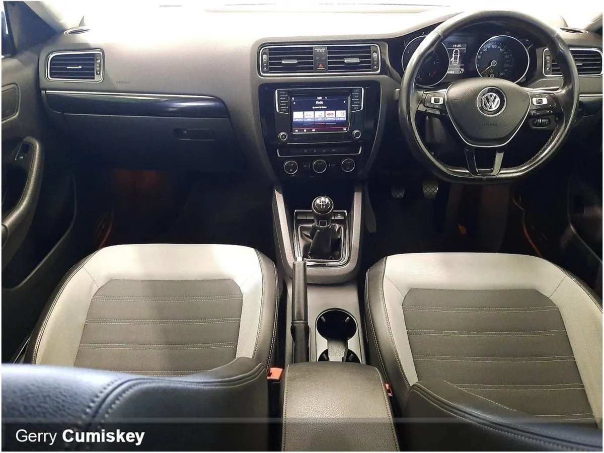 Volkswagen Jetta Highline 2.0 TDI 110HP - Image 4