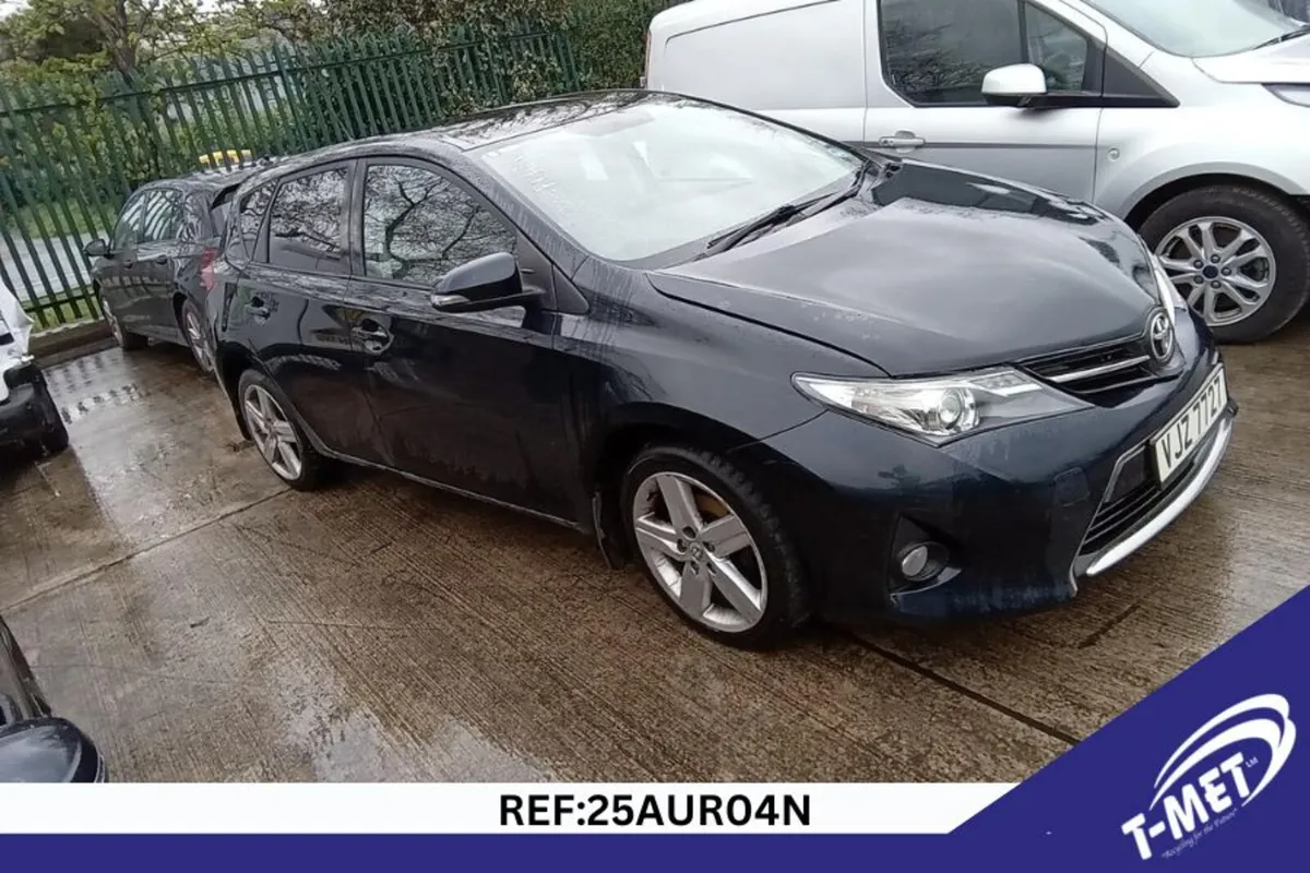 2014 TOYOTA AURIS BREAKING FOR PARTS - Image 1