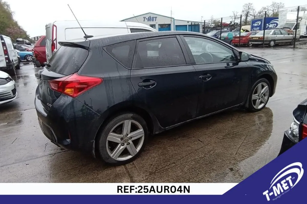 2014 TOYOTA AURIS BREAKING FOR PARTS - Image 2